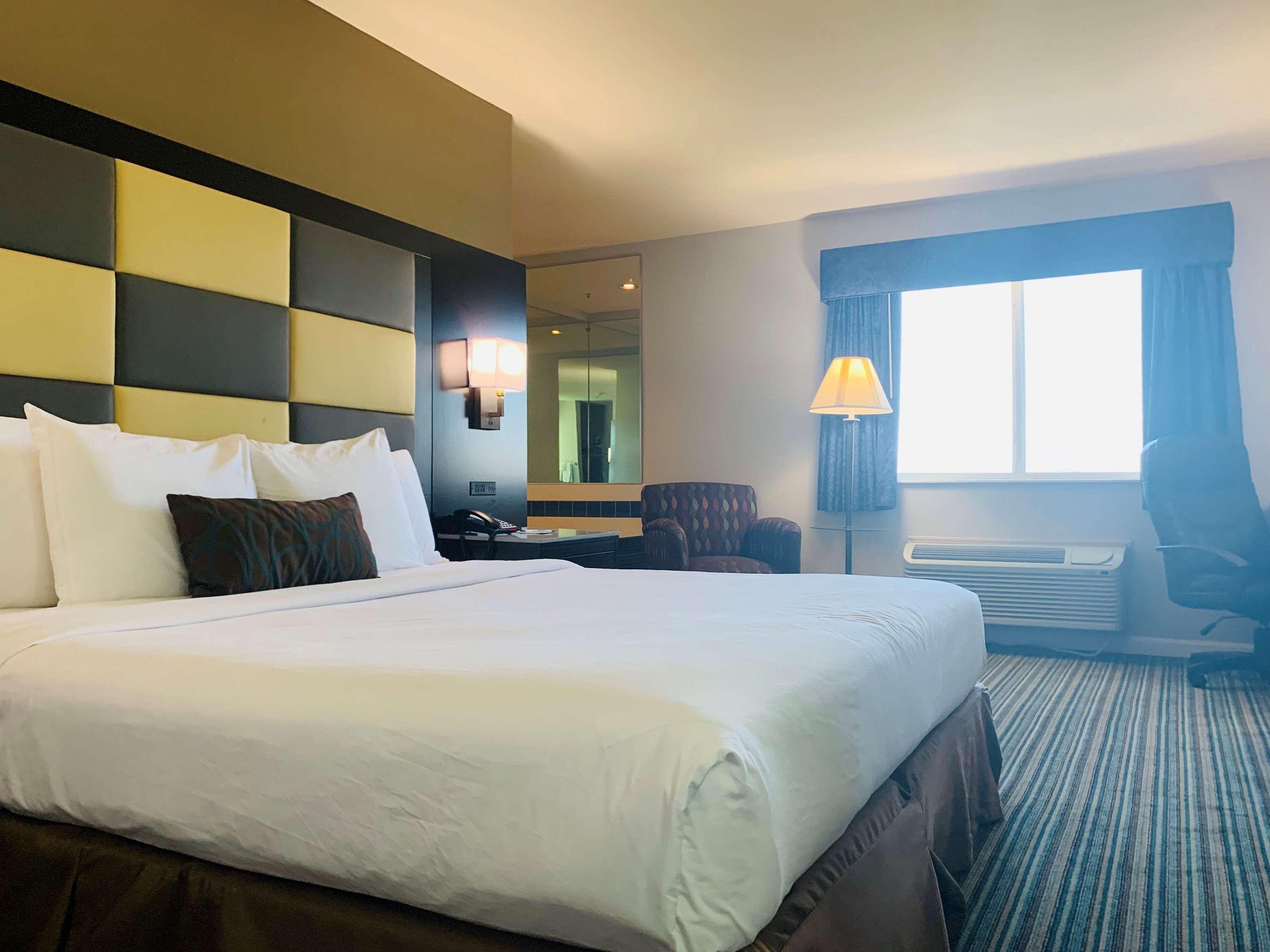 Surestay Plus Hotel By Best Western Redding Szoba fotó